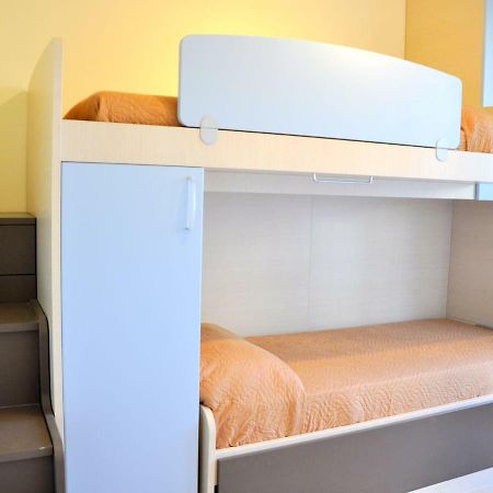 Small Residence Of Only 18 Apartments With Swimming Pool Lazise Luaran gambar