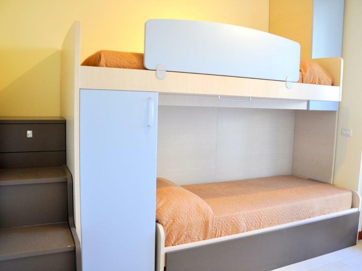 Small Residence Of Only 18 Apartments With Swimming Pool Lazise Luaran gambar