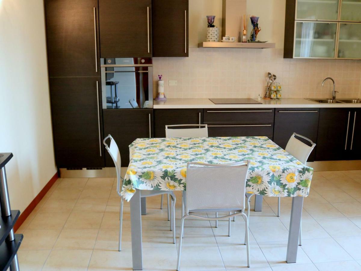 Small Residence Of Only 18 Apartments With Swimming Pool Lazise Luaran gambar