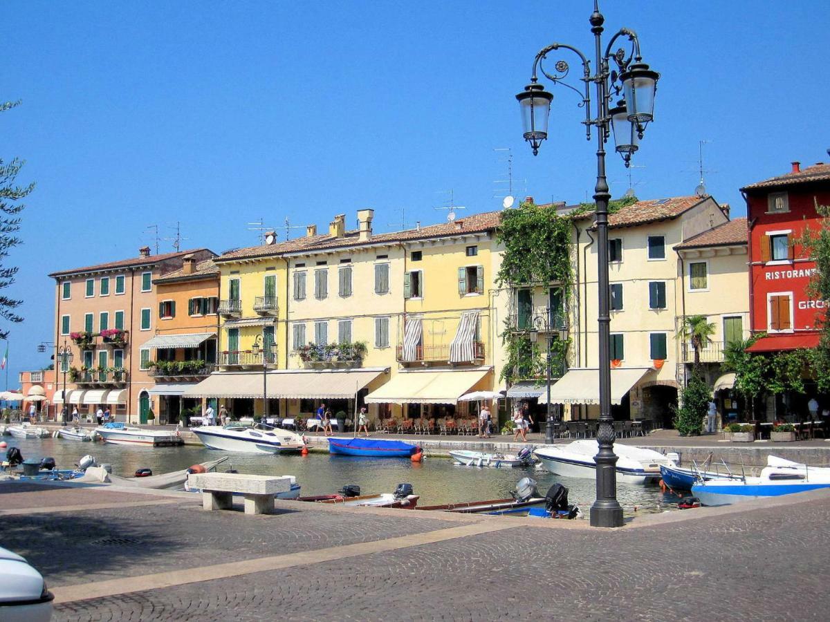 Small Residence Of Only 18 Apartments With Swimming Pool Lazise Luaran gambar